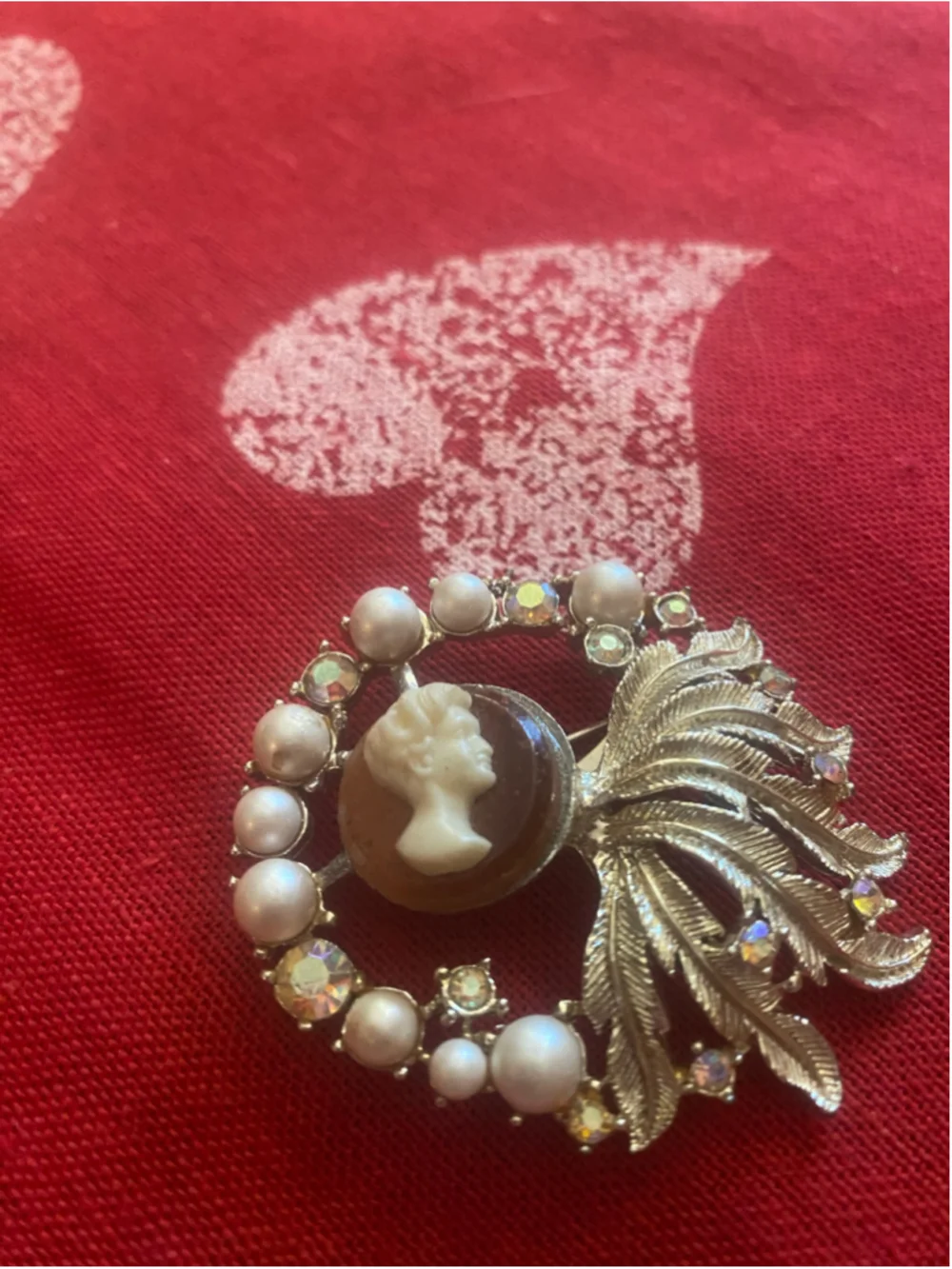 Women's vintage Coro Cameo Brooch